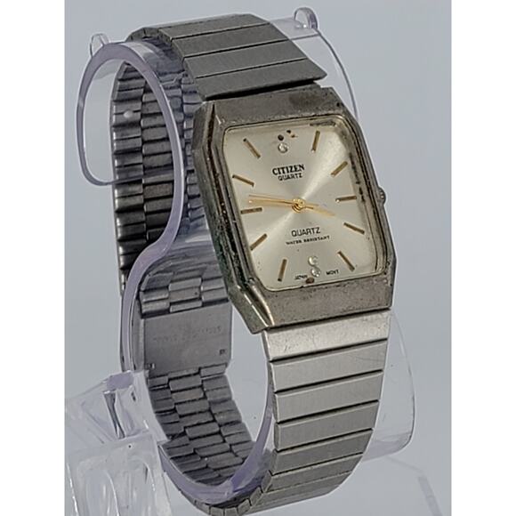 Vintage Citizen Quartz Water-Resistant Men's Watch - Classic Rectangular Design - Picture 2 of 8